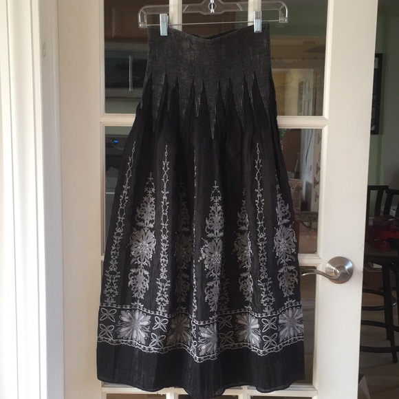 Anthropologie Dresses & Skirts - Anthropologie Lapis Gray ruched printed midi skirt